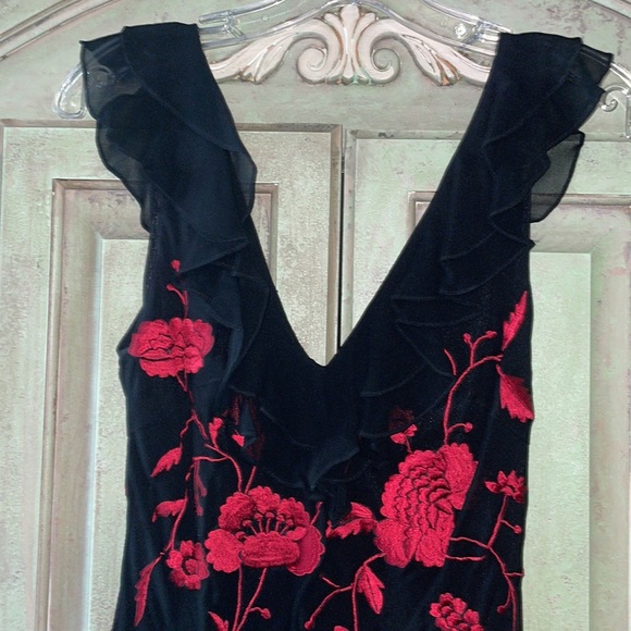 Gorgeous fitted black dress with embroidery red roses. - Picture 3 of 6